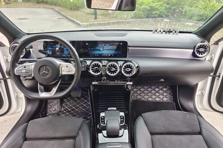 Used Mercedes-Benz A-Class 2020 A 220 L 4MATIC Sport Sedan Headliner