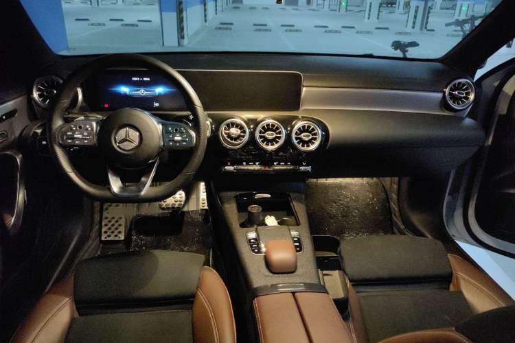 Used Mercedes-Benz A-Class 2020 A 220 L 4MATIC Sport Sedan Interior 4