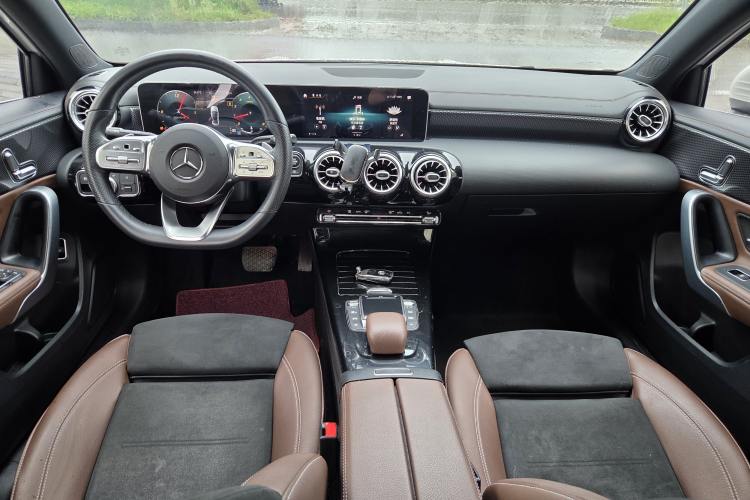 Used Mercedes-Benz A-Class 2020 Restyled A 200 L Sport Sedan Fashion Version Interior 5