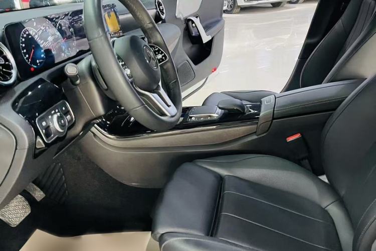 Used Mercedes-Benz A-Class 2020 Second Facelift A 180 L Sport Sedan Interior 5