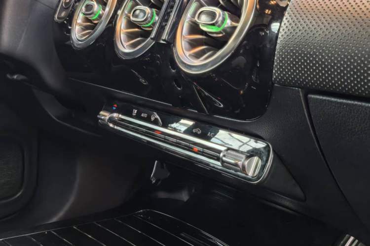 Used Mercedes-Benz A-Class 2020 Restyled A 200 L Sport Sedan Fashion Version Interior 6