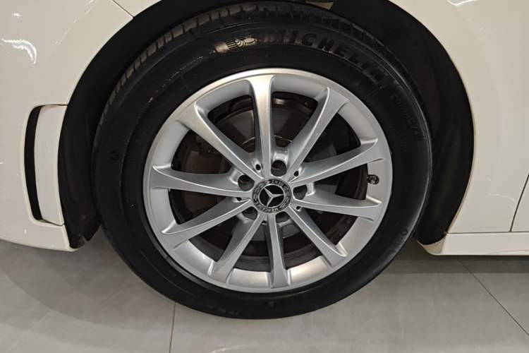 Used Mercedes-Benz A-Class 2020 Restyled A 200 L Sport Sedan Fashion Version Left Front Wheel Hub