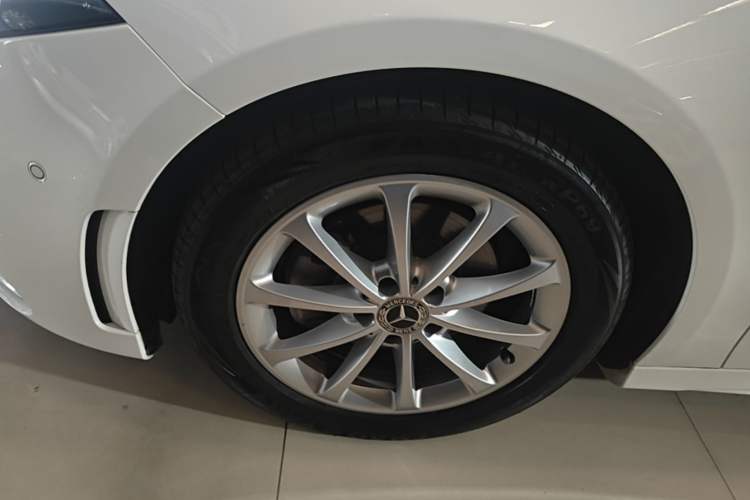 Used Mercedes-Benz A-Class 2020 A 200 L Sport Sedan Left Front Wheel Hub