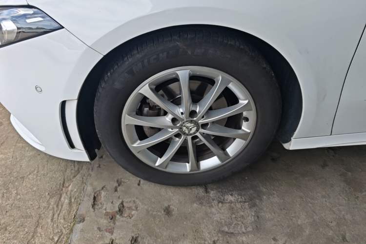 Used Mercedes-Benz A-Class 2020 Restyled A 200 L Sport Sedan Fashion Version Left Front Wheel Hub