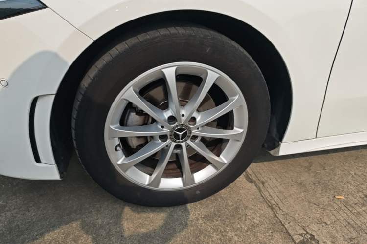 Used Mercedes-Benz A-Class 2020 Restyled A 200 L Sport Sedan Fashion Version Left Front Wheel Hub