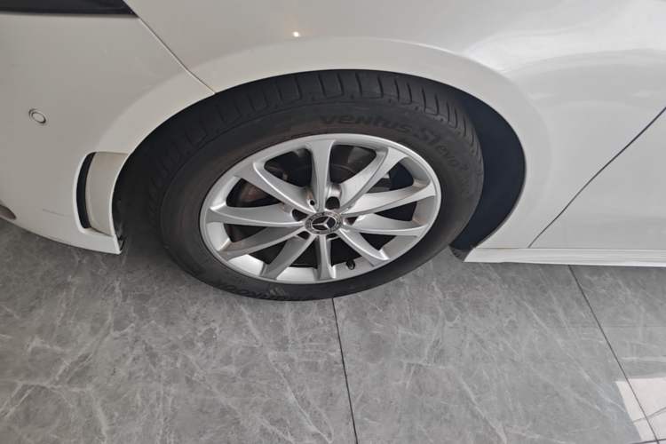 Used Mercedes-Benz A-Class 2020 Restyled A 200 L Sport Sedan Dynamic Version Left Front Wheel Hub