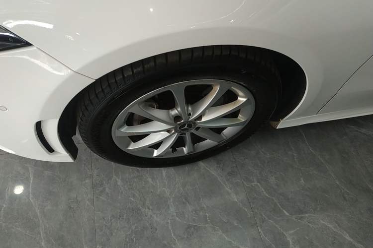 Used Mercedes-Benz A-Class 2020 Restyled A 200 L Sport Sedan Dynamic Version Left Front Wheel Hub