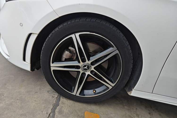 Used Mercedes-Benz A-Class 2020 A 220 L 4MATIC Sport Sedan Left Front Wheel Hub