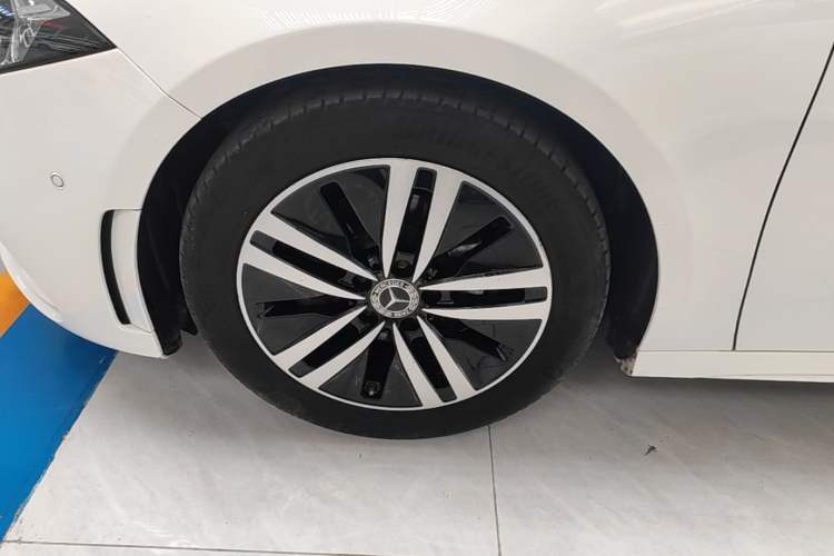 Used Mercedes-Benz A-Class 2020 A 180 L Sport Sedan Left Front Wheel Hub