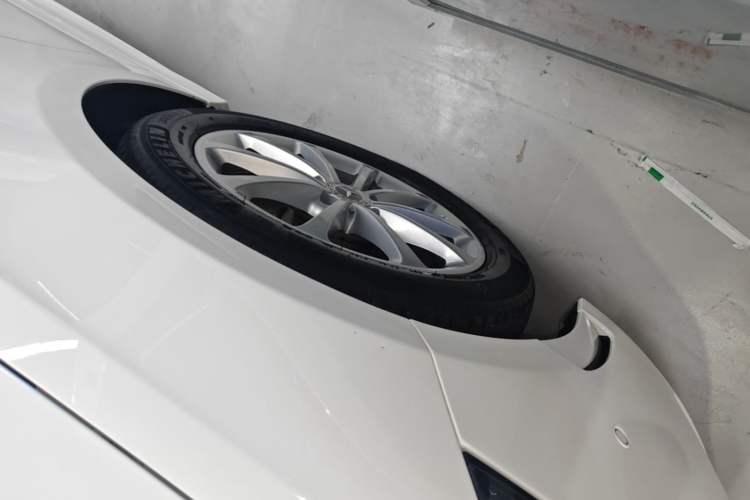 Used Mercedes-Benz A-Class 2020 A 200 L Sport Sedan Left Front Wheel Hub