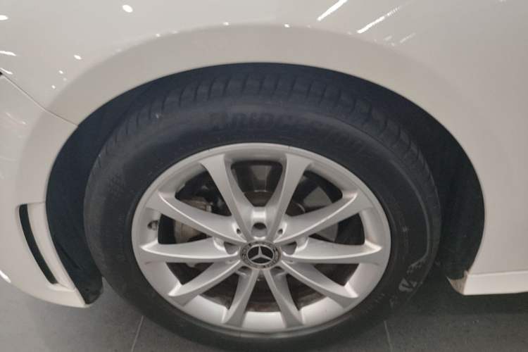 Used Mercedes-Benz A-Class 2020 A 200 L Sport Sedan Left Front Wheel Hub