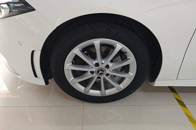 Used Mercedes-Benz A-Class 2020 Restyled A 200 L Sport Sedan Fashion Version Left Front Wheel Hub