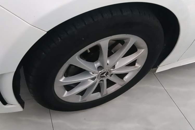 Used Mercedes-Benz A-Class 2020 A 200 L Sport Sedan Left Front Wheel Hub