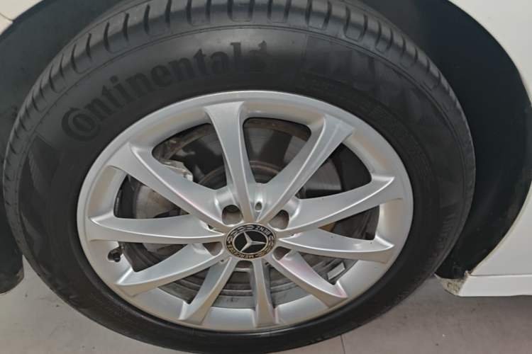 Used Mercedes-Benz A-Class 2020 A 200 L Sport Sedan Left Front Wheel Hub