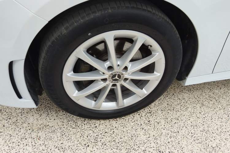 Used Mercedes-Benz A-Class 2020 Restyled A 200 L Sport Sedan Fashion Version Left Front Wheel Hub