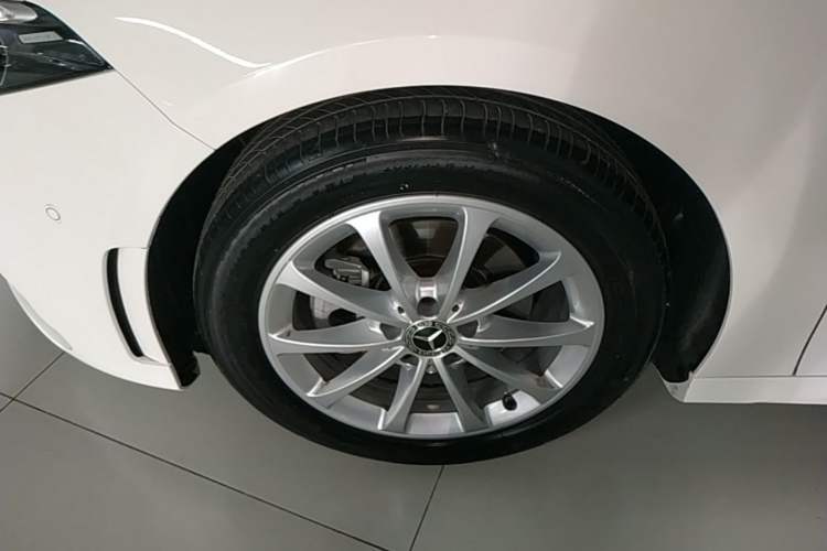 Used Mercedes-Benz A-Class 2020 Restyled A 200 L Sport Sedan Fashion Version Left Front Wheel Hub