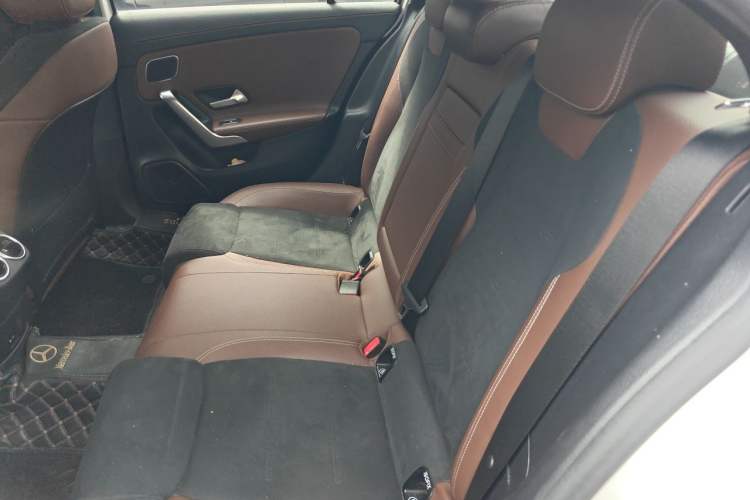 Used Mercedes-Benz A-Class 2020 Restyled A 200 L Sport Sedan Fashion Version Left Rear Seat