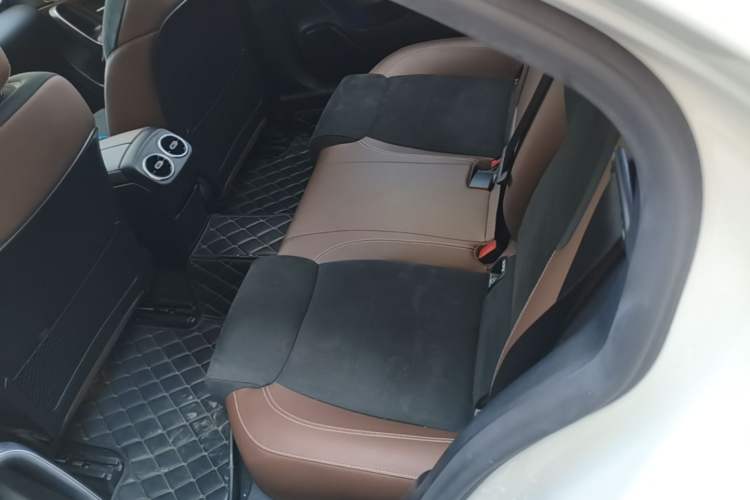 Used Mercedes-Benz A-Class 2020 Restyled A 200 L Sport Sedan Fashion Version Left Rear Seat