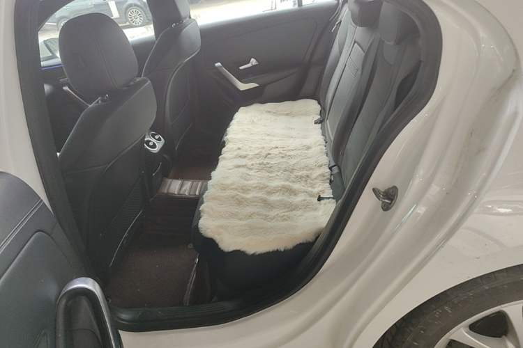 Used Mercedes-Benz A-Class 2020 Restyled A 200 L Sport Sedan Fashion Version Left Rear Seat