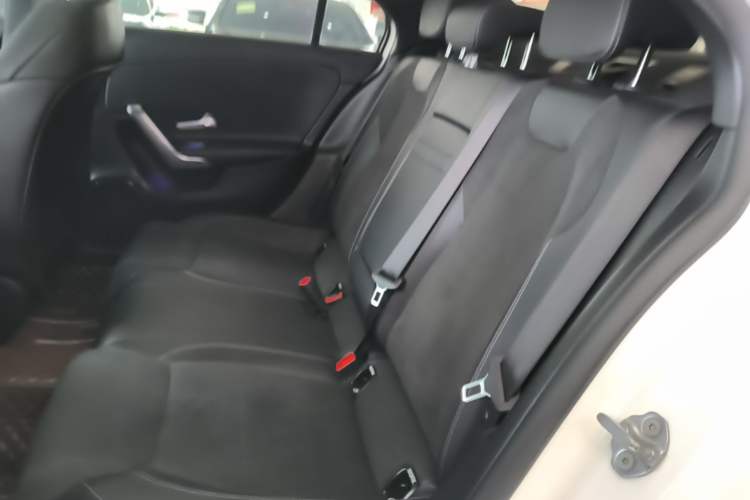 Used Mercedes-Benz A-Class 2020 Restyled A 200 L Sport Sedan Fashion Version Left Rear Seat