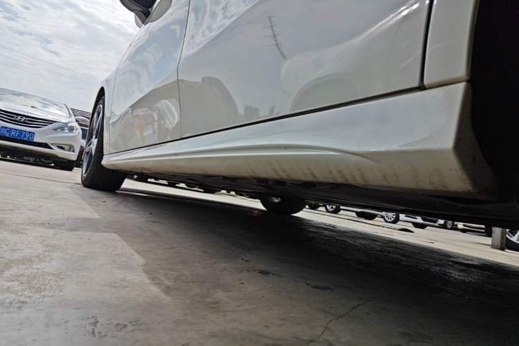 Used Mercedes-Benz A-Class 2020 A 220 L 4MATIC Sport Sedan Left Side Sill