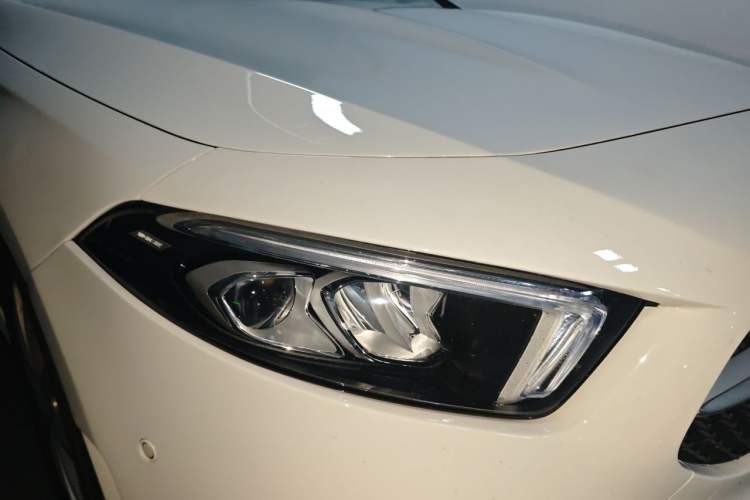 Used Mercedes-Benz A-Class 2020 Restyled A 200 L Sport Sedan Fashion Version Right Front Headlight