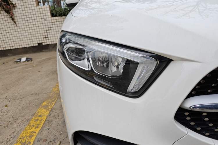Used Mercedes-Benz A-Class 2020 Restyled A 200 L Sport Sedan Fashion Version Right Front Headlight