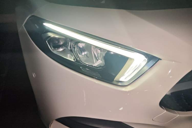 Used Mercedes-Benz A-Class 2020 Restyled A 200 L Sport Sedan Fashion Version Right Front Headlight