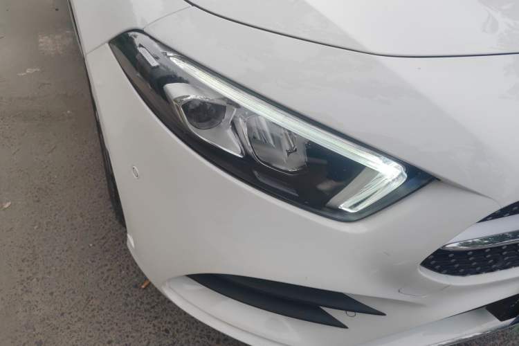 Used Mercedes-Benz A-Class 2020 Restyled A 200 L Sport Sedan Fashion Version Right Front Headlight