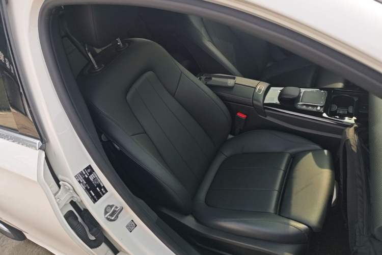 Used Mercedes-Benz A-Class 2020 Restyled A 200 L Sport Sedan Fashion Version Right Front Seat