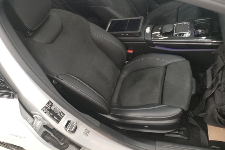 Used Mercedes-Benz A-Class 2020 A 220 L 4MATIC Sport Sedan Right Front Seat