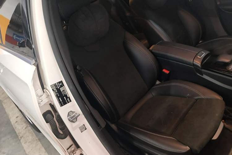 Used Mercedes-Benz A-Class 2020 Restyled A 200 L Sport Sedan Fashion Version Right Front Seat
