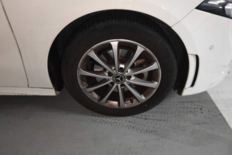 Used Mercedes-Benz A-Class 2020 Restyled A 200 L Sport Sedan Fashion Version Right Front Wheel Hub