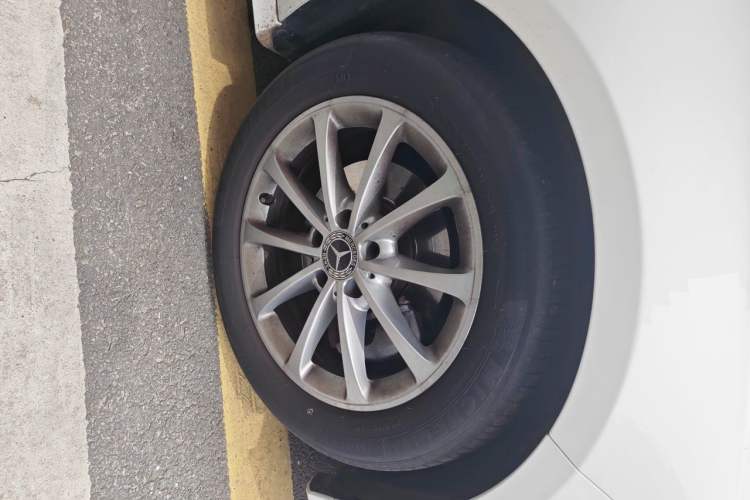 Used Mercedes-Benz A-Class 2020 Restyled A 200 L Sport Sedan Fashion Version Right Front Wheel Hub