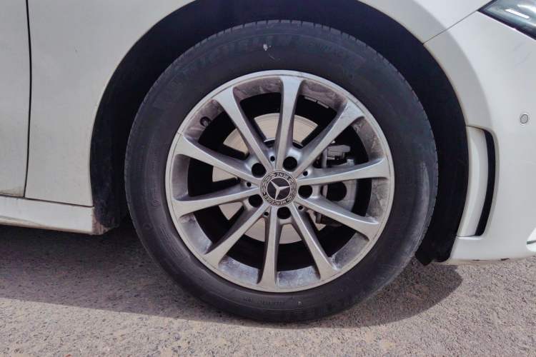 Used Mercedes-Benz A-Class 2020 Restyled A 200 L Sport Sedan Fashion Version Right Front Wheel Hub