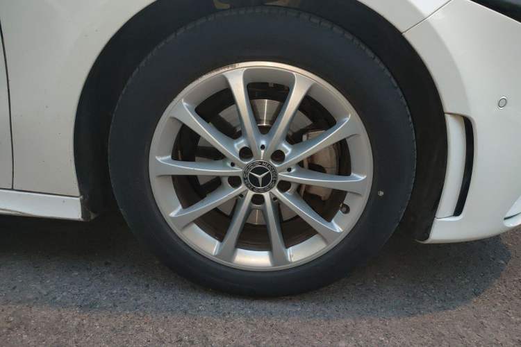 Used Mercedes-Benz A-Class 2020 A 200 L Sport Sedan Right Front Wheel Hub