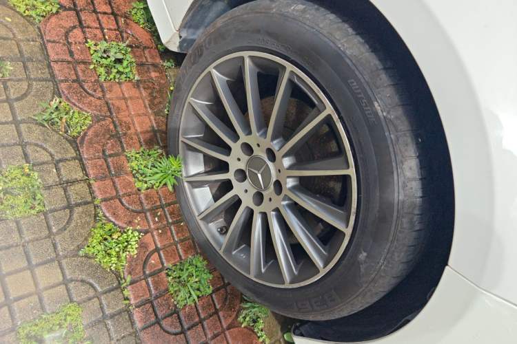 Used Mercedes-Benz A-Class 2020 Restyled A 200 L Sport Sedan Fashion Version Right Front Wheel Hub