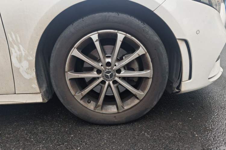 Used Mercedes-Benz A-Class 2020 Restyled A 200 L Sport Sedan Fashion Version Right Front Wheel Hub