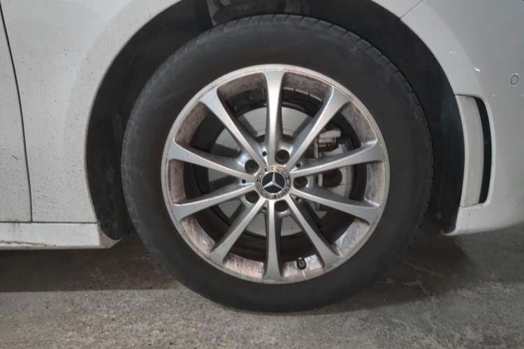 Used Mercedes-Benz A-Class 2020 Restyled A 200 L Sport Sedan Dynamic Version Right Front Wheel Hub