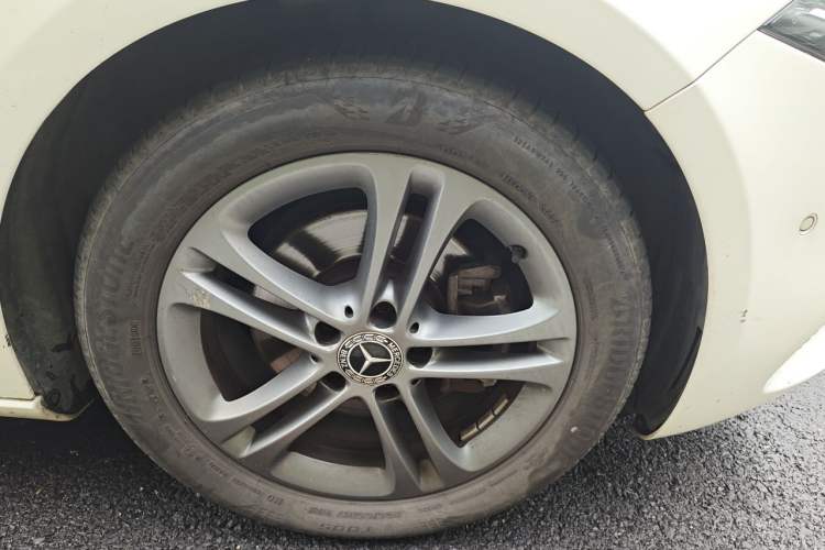 Used Mercedes-Benz A-Class 2020 A 200 L Right Front Wheel Hub