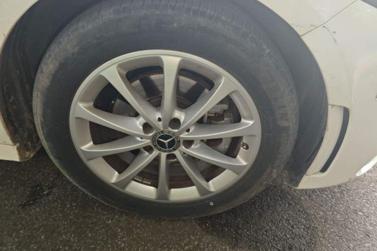 Used Mercedes-Benz A-Class 2020 Restyled A 200 L Sport Sedan Dynamic Version Right Front Wheel Hub