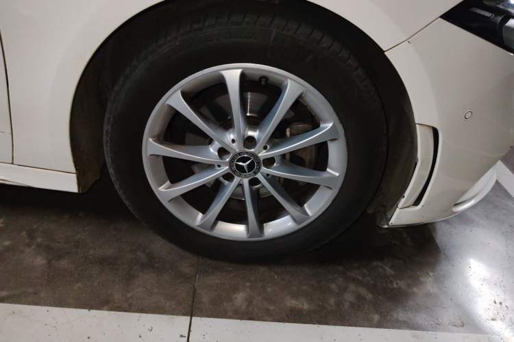 Used Mercedes-Benz A-Class 2020 A 200 L Sport Sedan Right Front Wheel Hub