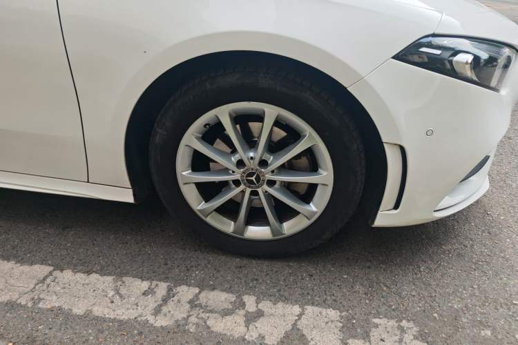 Used Mercedes-Benz A-Class 2020 Restyled A 200 L Sport Sedan Fashion Version Right Front Wheel Hub