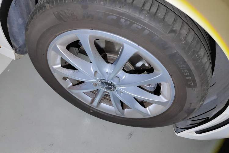 Used Mercedes-Benz A-Class 2020 Restyled A 200 L Sport Sedan Dynamic Version Right Front Wheel Hub
