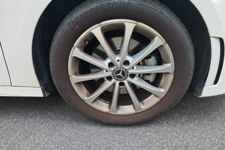 Used Mercedes-Benz A-Class 2020 Restyled A 200 L Sport Sedan Fashion Version Right Front Wheel Hub