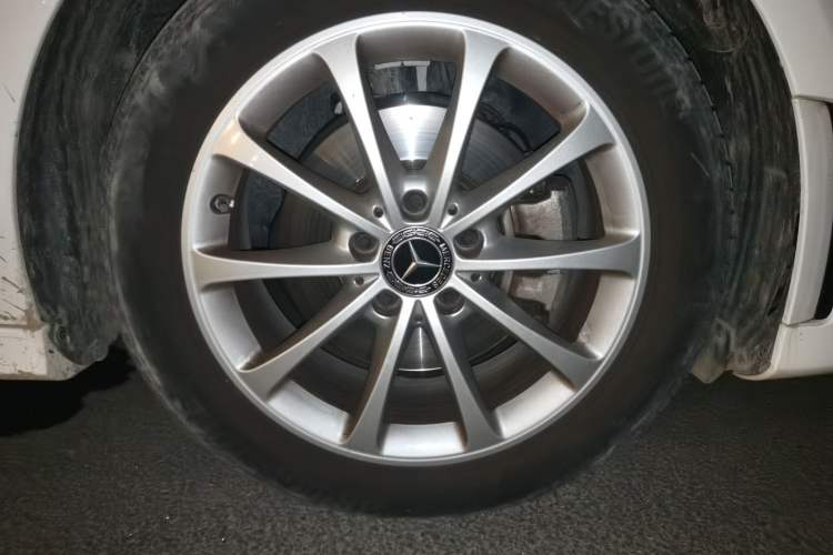 Used Mercedes-Benz A-Class 2020 Restyled A 200 L Sport Sedan Fashion Version Right Front Wheel Hub