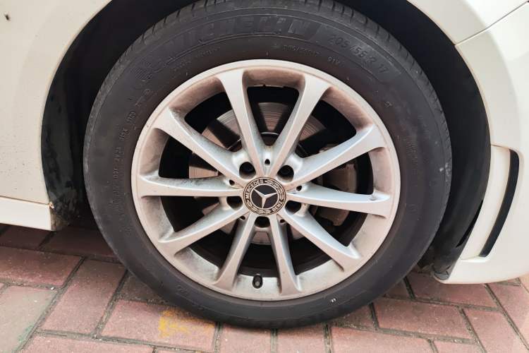 Used Mercedes-Benz A-Class 2020 A 200 L Sport Sedan Right Front Wheel Hub