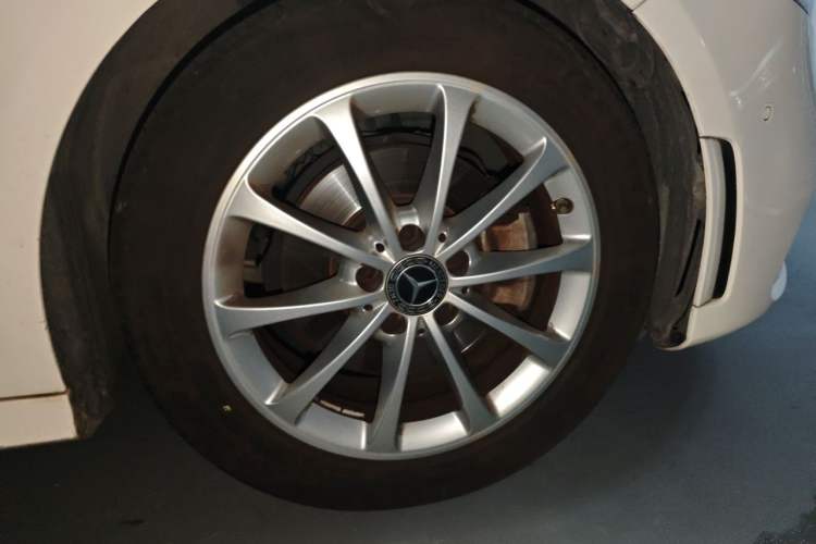 Used Mercedes-Benz A-Class 2020 Restyled A 200 L Sport Sedan Fashion Version Right Front Wheel Hub