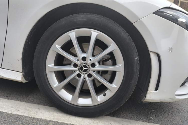 Used Mercedes-Benz A-Class 2020 Restyled A 200 L Sport Sedan Fashion Version Right Front Wheel Hub