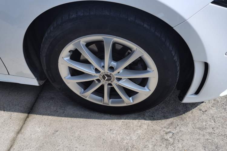 Used Mercedes-Benz A-Class 2020 A 200 L Sport Sedan Right Front Wheel Hub